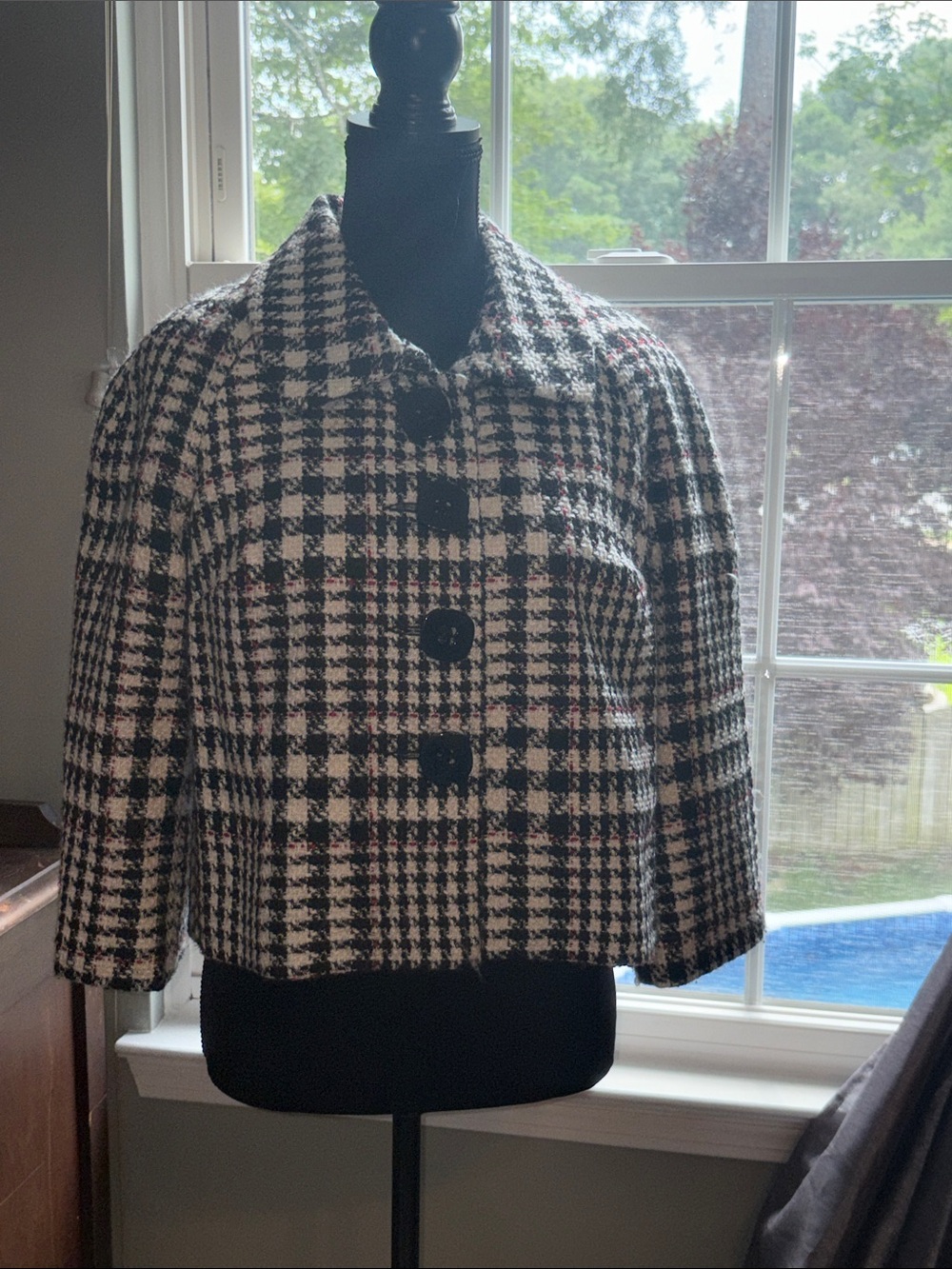 Allison Taylor Black and White Houndstooth Cropped Blazer